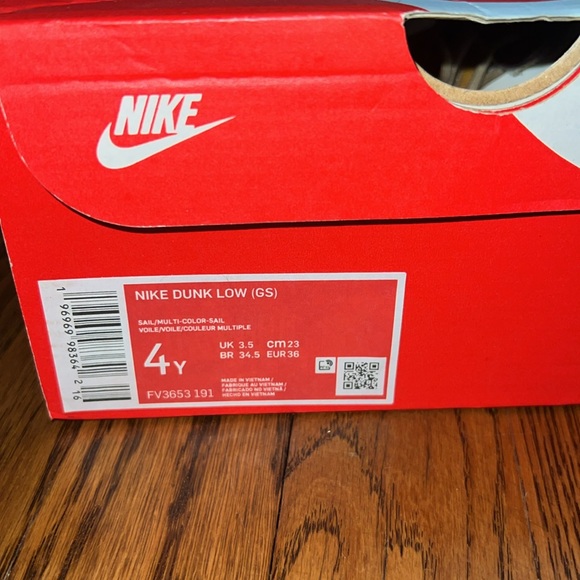 Big Kids Nike Dunk Low - Picture 7 of 7